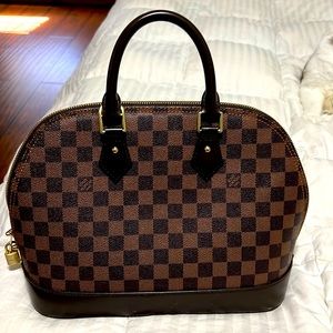 Bought from a boutique; price reflects authenticity. Louis Vuitton Alma Damier.